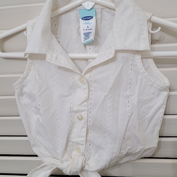 Old Navy Baby White Eyelet Tie-Front Sleeveless Shirt - Picture 2 of 5